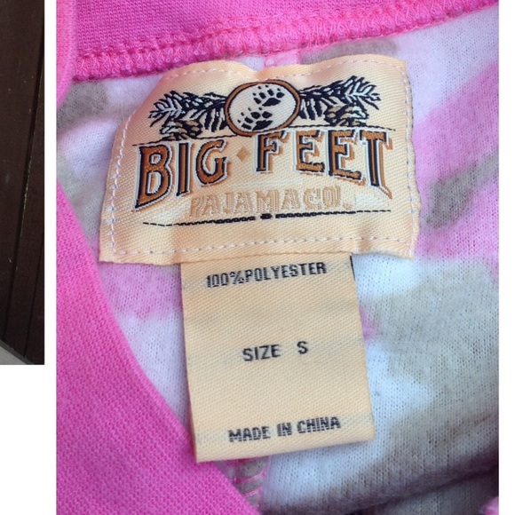 Size small pink camouflage fuzzy onesie pjs with feet and trap door - Picture 3 of 4